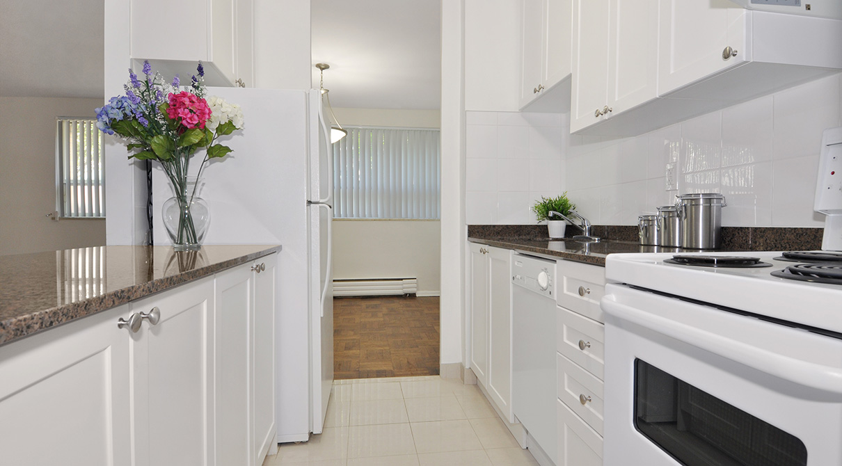 Hallmark Rosedale1 Rosedale Rental Apartments - Hollyburn Properties
