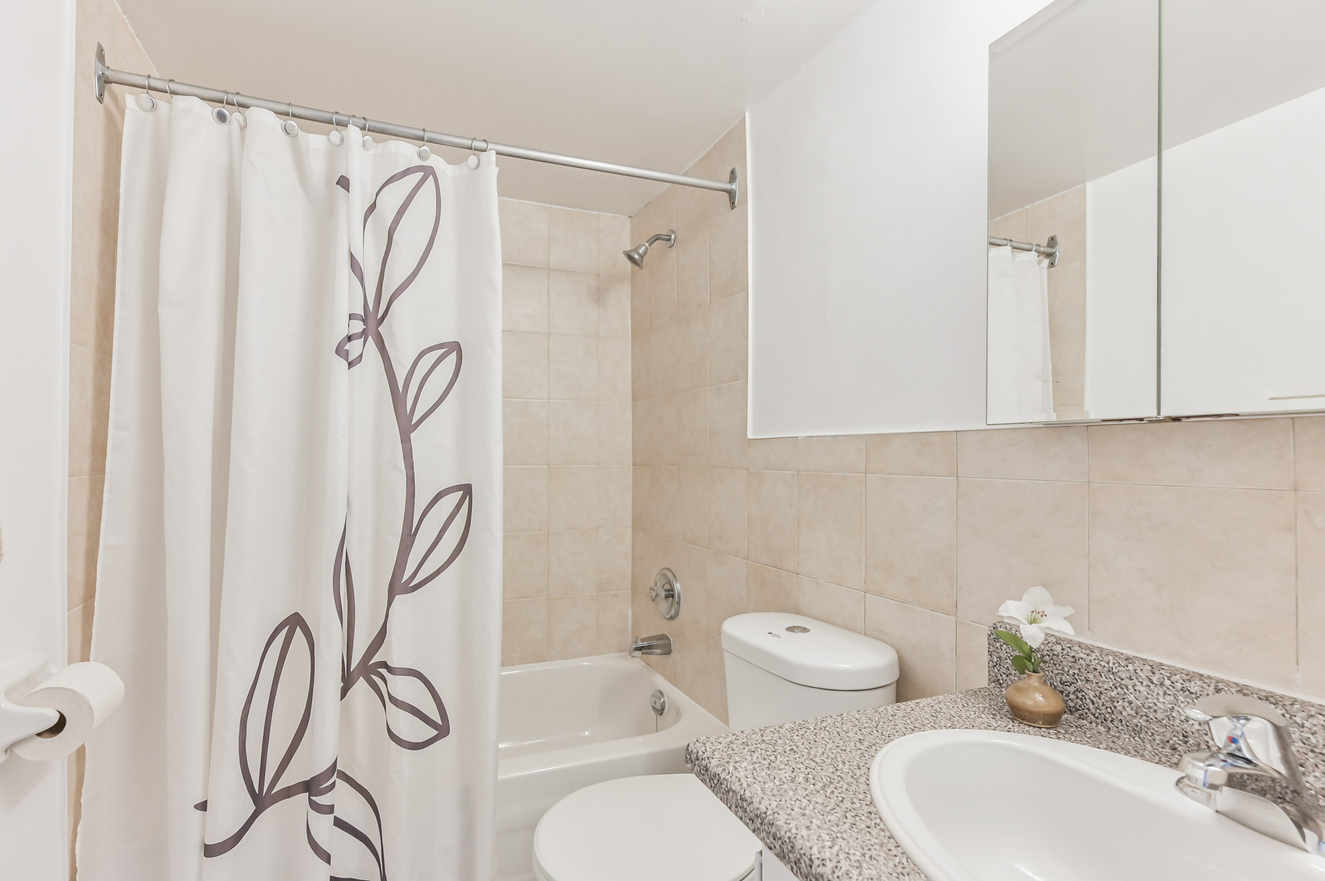 Prince Arthur - 1 Bedroom 5