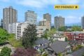 Breakers, pet friendly building